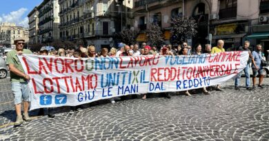Manifestazione contro la cancellazione del Reddito di Cittadinanza